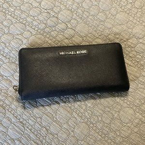 Michael Kors Wallet EUC